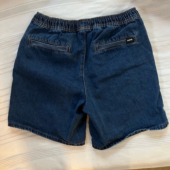 Denim shorts - Picture 2 of 2